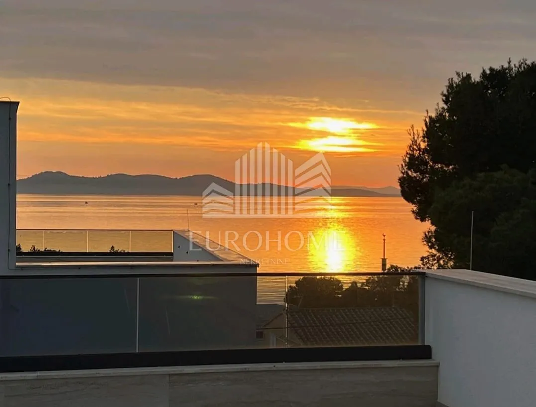 diklo,moderan penthouse uz more, kompletno namješten,odmah useljiv - slika 28