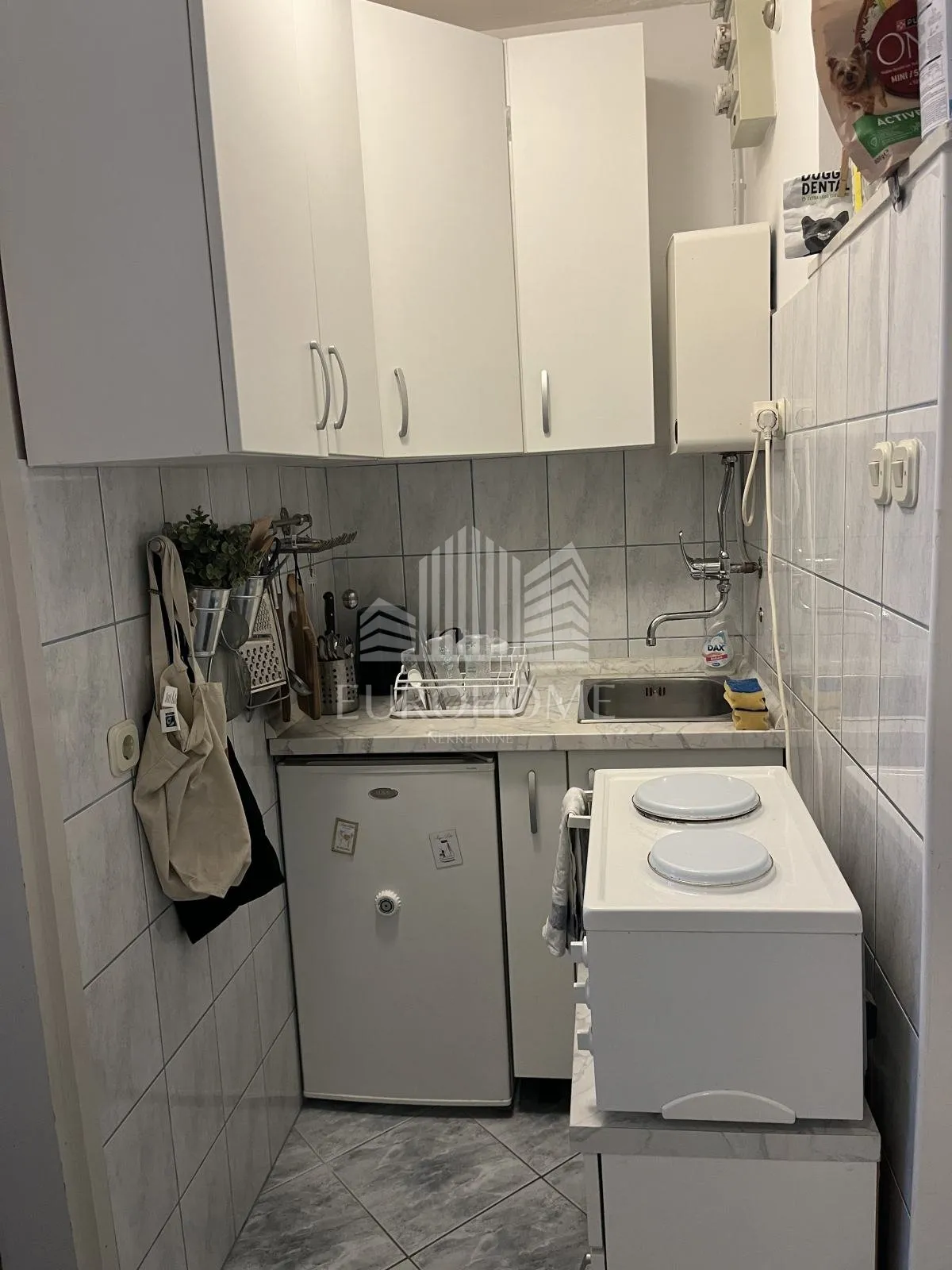 sveti filip i jakov, garsonijera drugi red do mora, 26 m² - slika 5