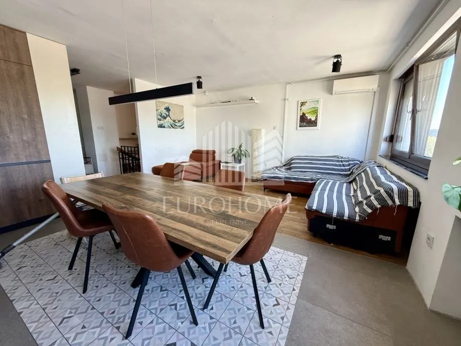 martinovka - adaptiran dvoetažni 4-s stan, 128.5 m², 2 lođe - slika 2