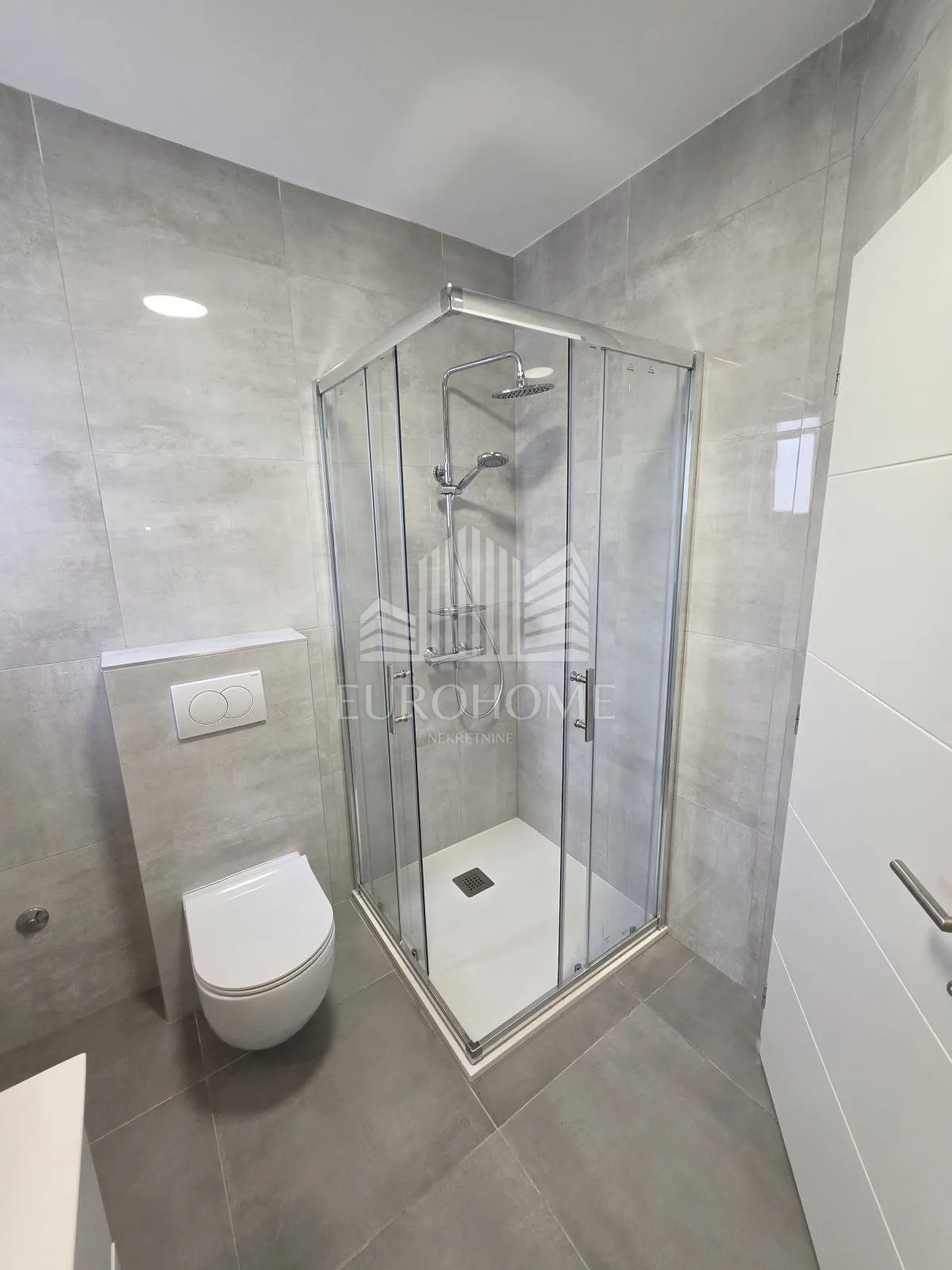 mediteranski luksuz u brodarici | potpuno namješten stan uz more, 67m2 - slika 10