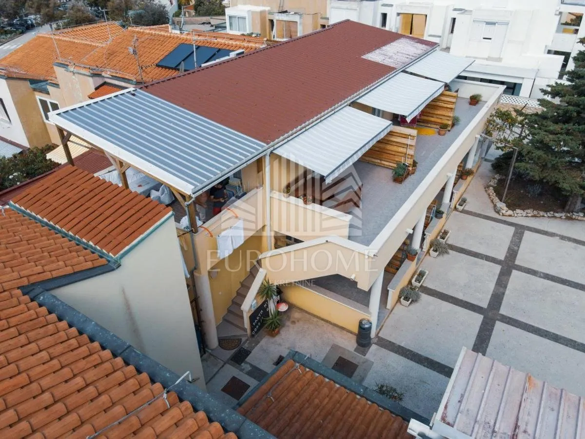 BLIZINA ZRĆA, Gajac, kuća sa 8 apartmana 500 m od mora - Gajac, Novalja