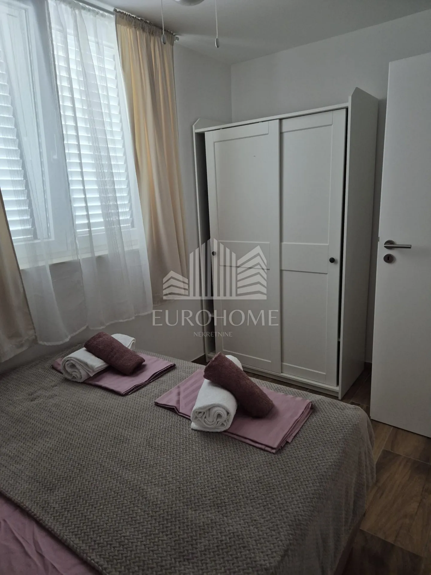 gajac, škuncini stani, apartman s bazenom, kompletno namješten! - slika 9