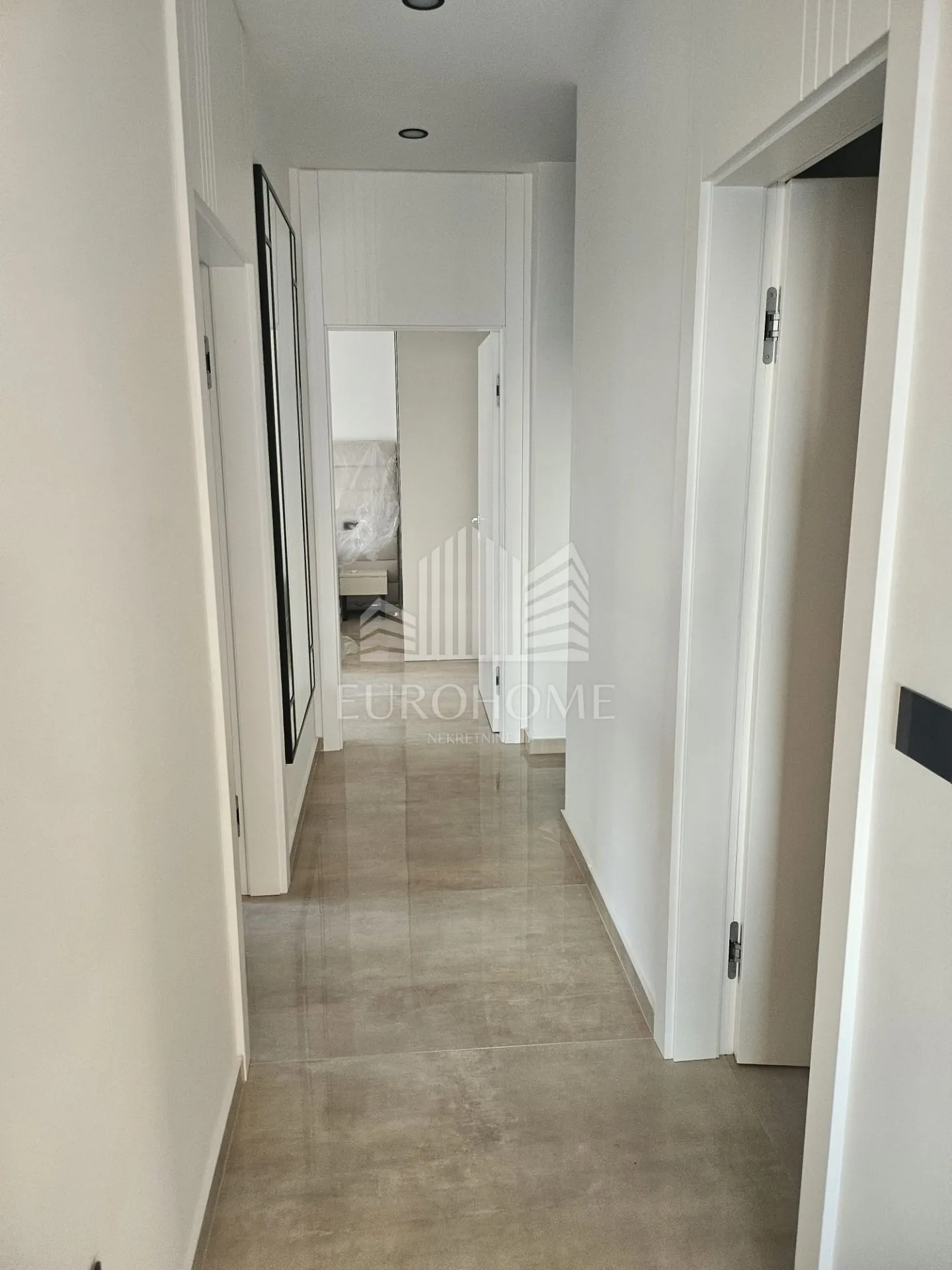 diklo,moderan penthouse uz more, kompletno namješten,odmah useljiv - slika 8
