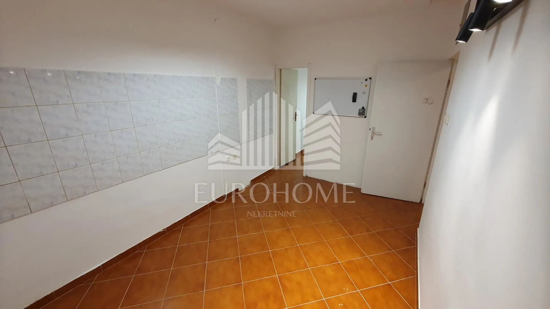 poslovni prostor, bruto površine 50m2 - malešnica - - slika 3