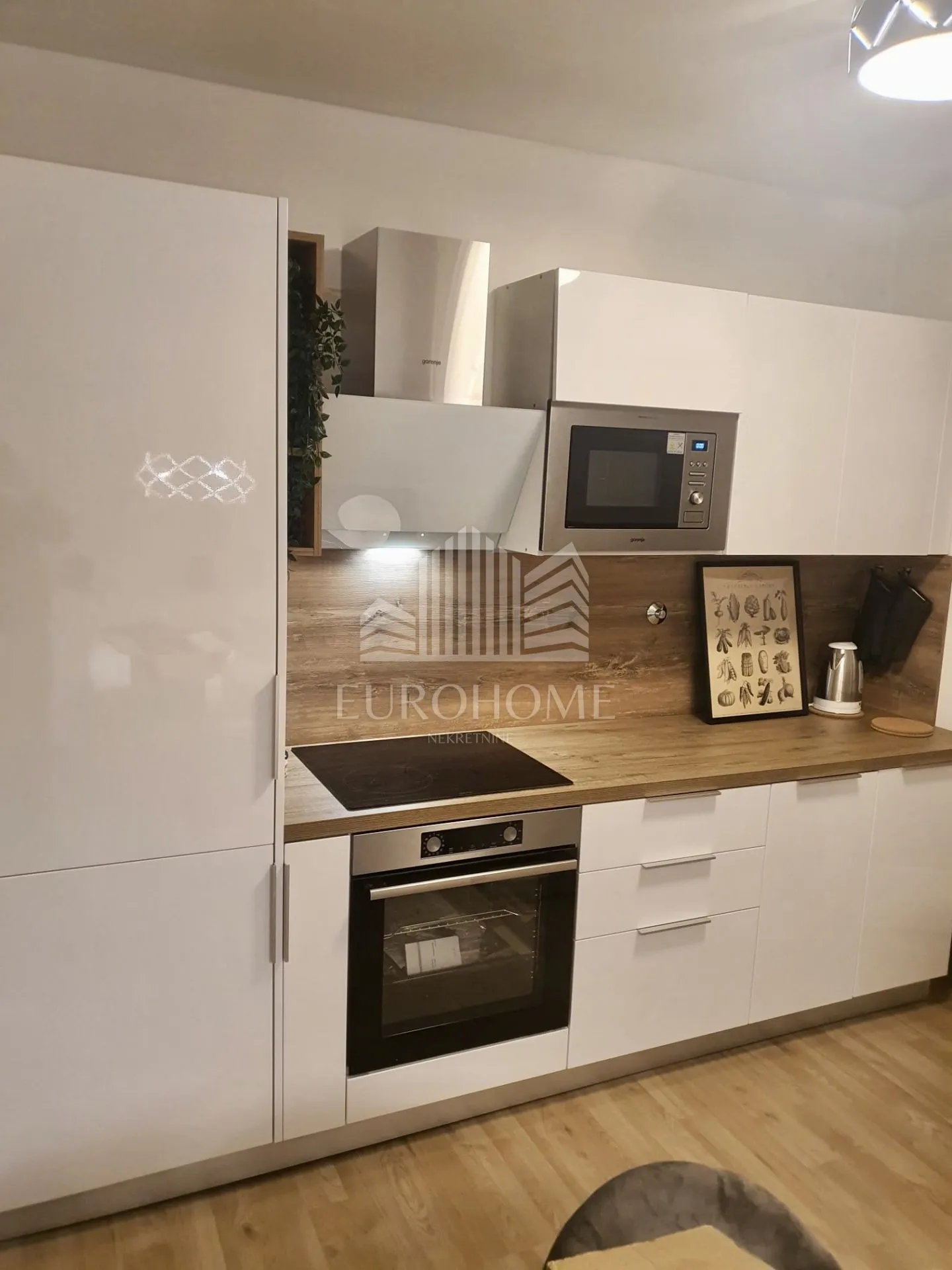 trosoban stan 55m2, svetice, namješten - slika 4