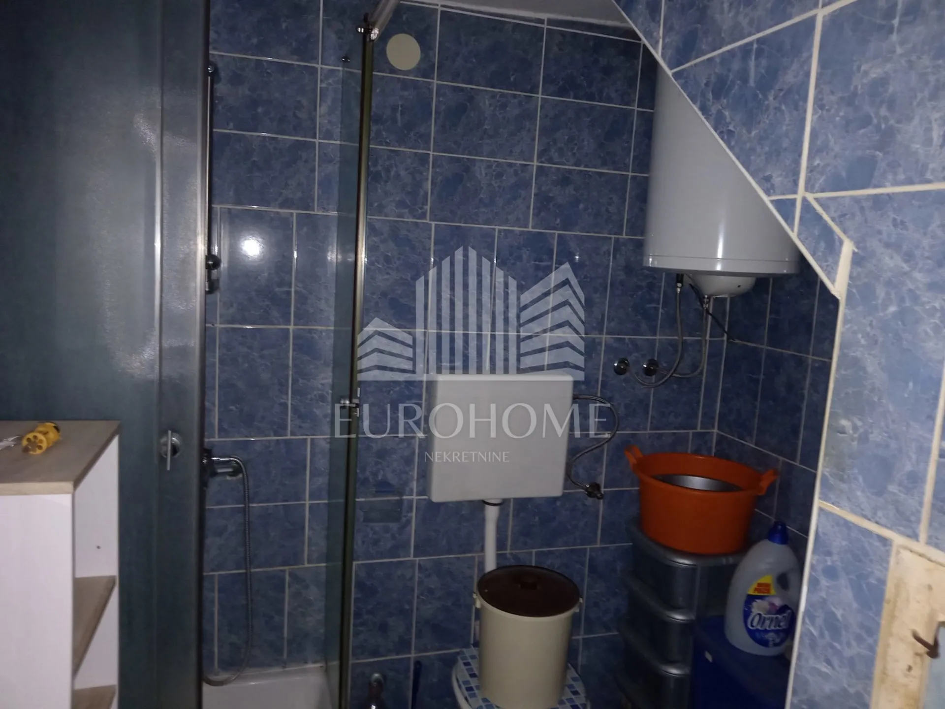 3- sobna kuća u centru, odlična lokacija - pag - slika 8