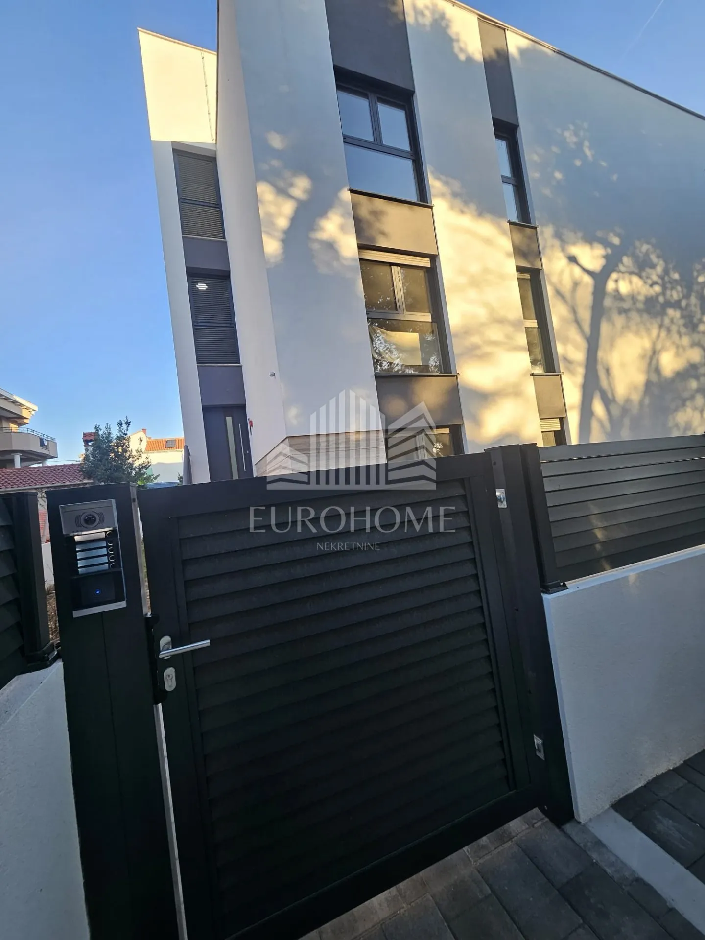 diklo,moderan penthouse uz more, kompletno namješten,odmah useljiv - slika 3
