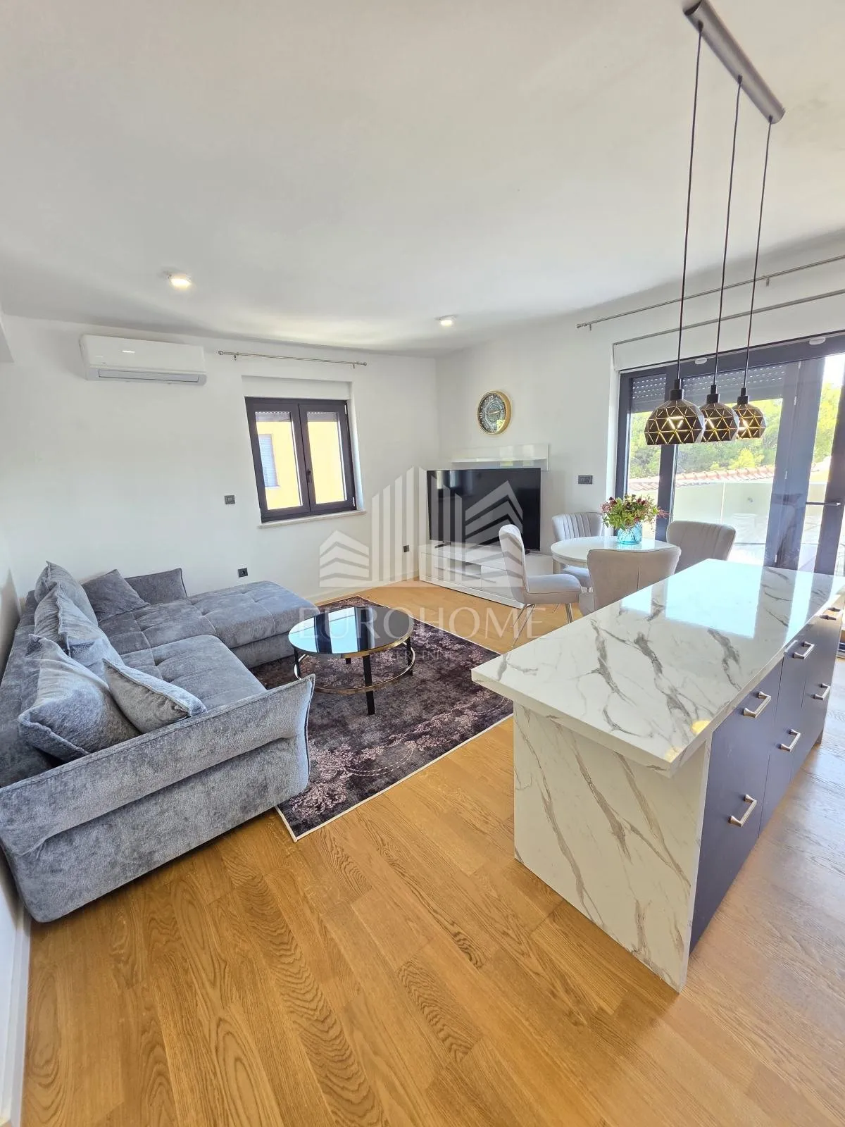 mediteranski luksuz u brodarici | potpuno namješten stan uz more, 67m2 - slika 9