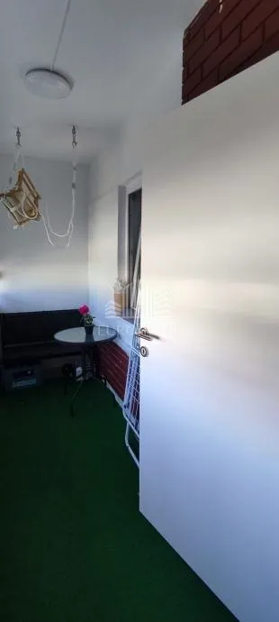 renoviran stan s loggiom | centar zaprešića - slika 9