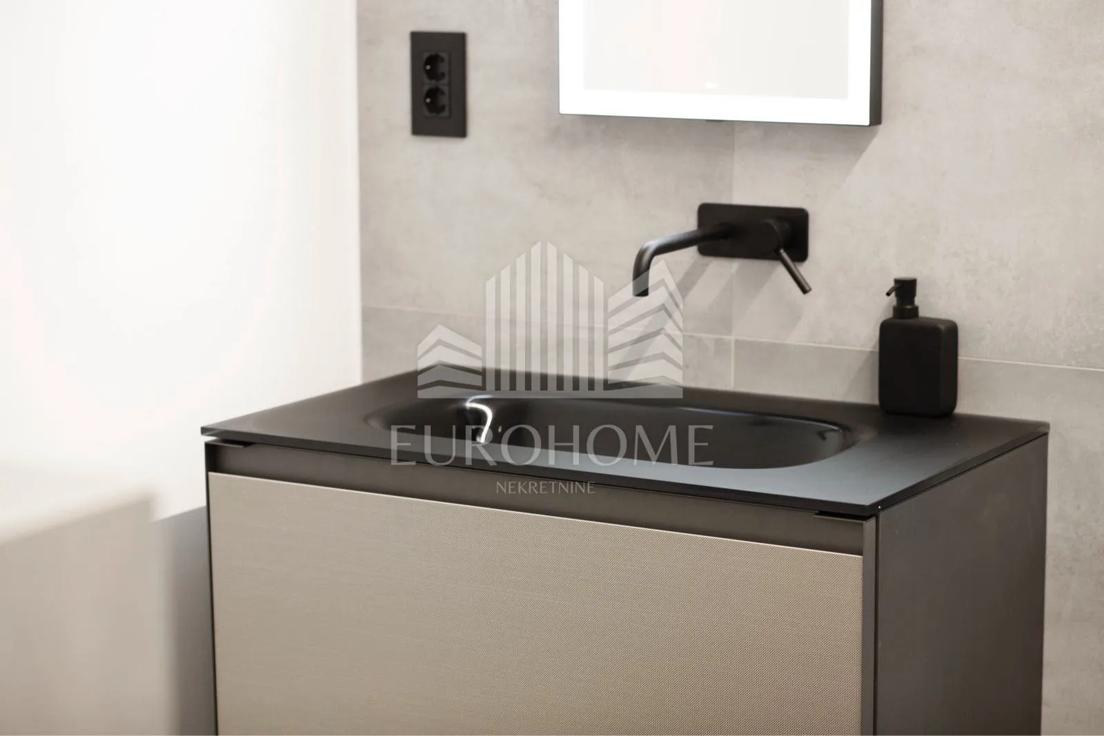 dizajnerski uređen stan 151 m2 terasa balkon garaža sauna - slika 15