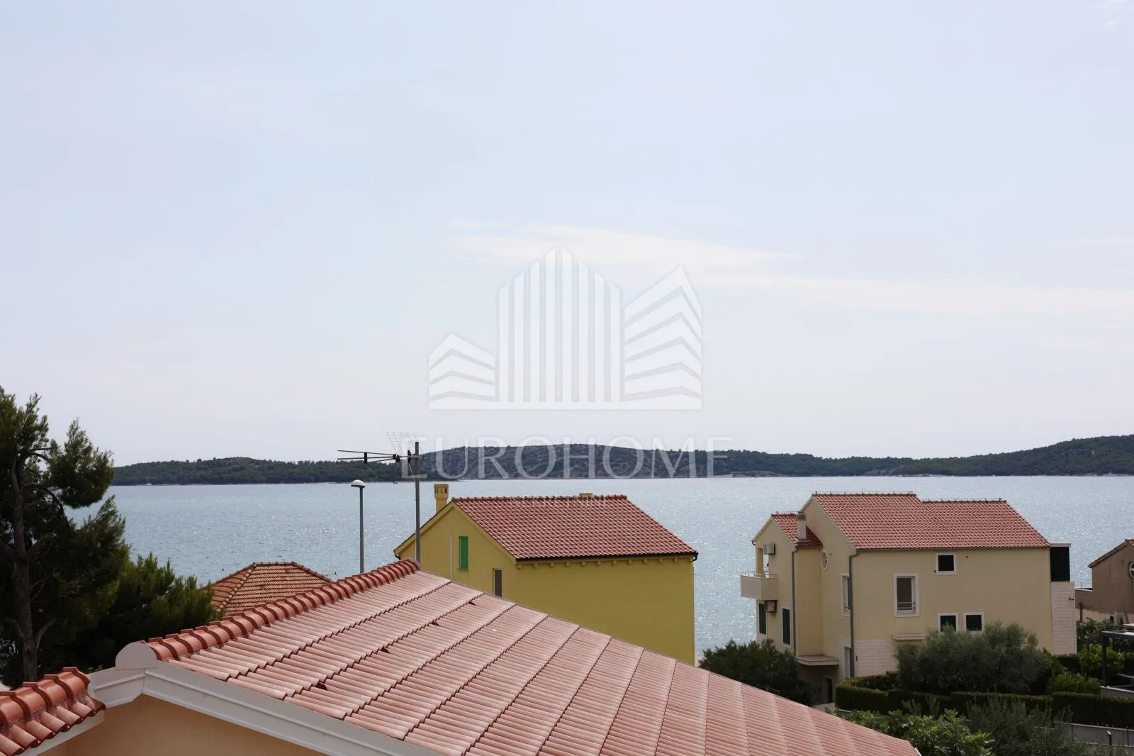 mediteranski luksuz u brodarici | potpuno namješten stan uz more, 67m2 - slika 15