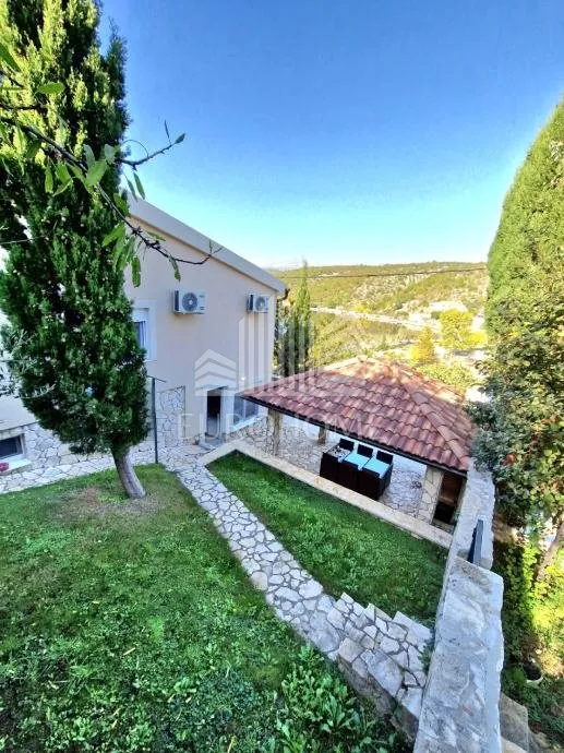 kuća za odmor s bazenom 5o metara od mora - slika 5