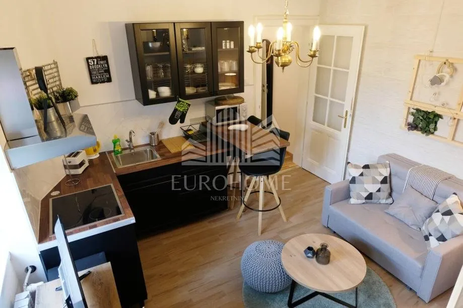centar, dvoetažni stan 137m2, 3 apartmana - slika 2