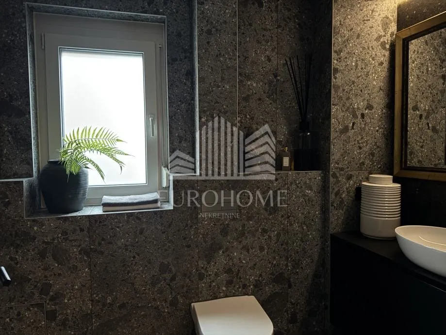 2350€/m2 potpuno namješten stan na tri etaže 201m2 - veliko polje - - slika 14