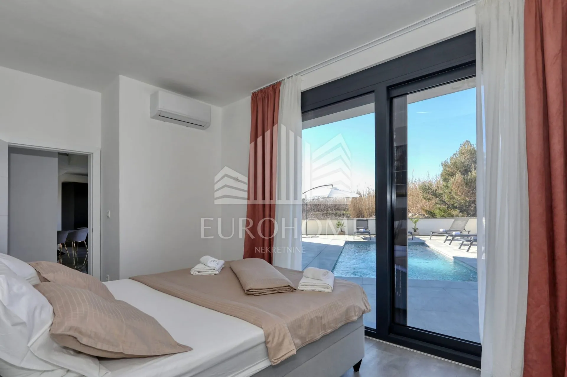 potpuno opremljena vila, privlaka (464 m2) - slika 23