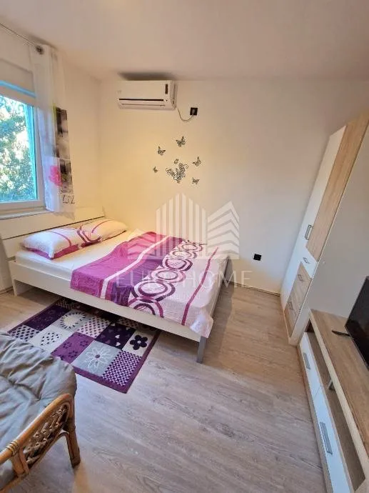kuća za odmor s bazenom 5o metara od mora - slika 21
