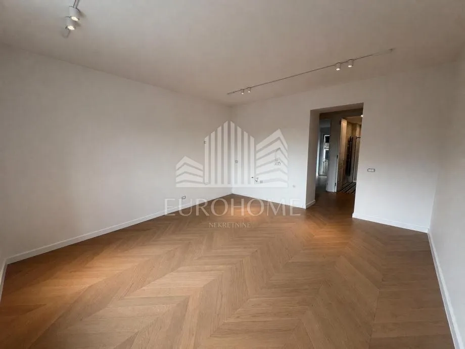 potpuno adaptiran dizajnerski 2-sobni stan | donji grad | balkon | 47 m² - slika 5