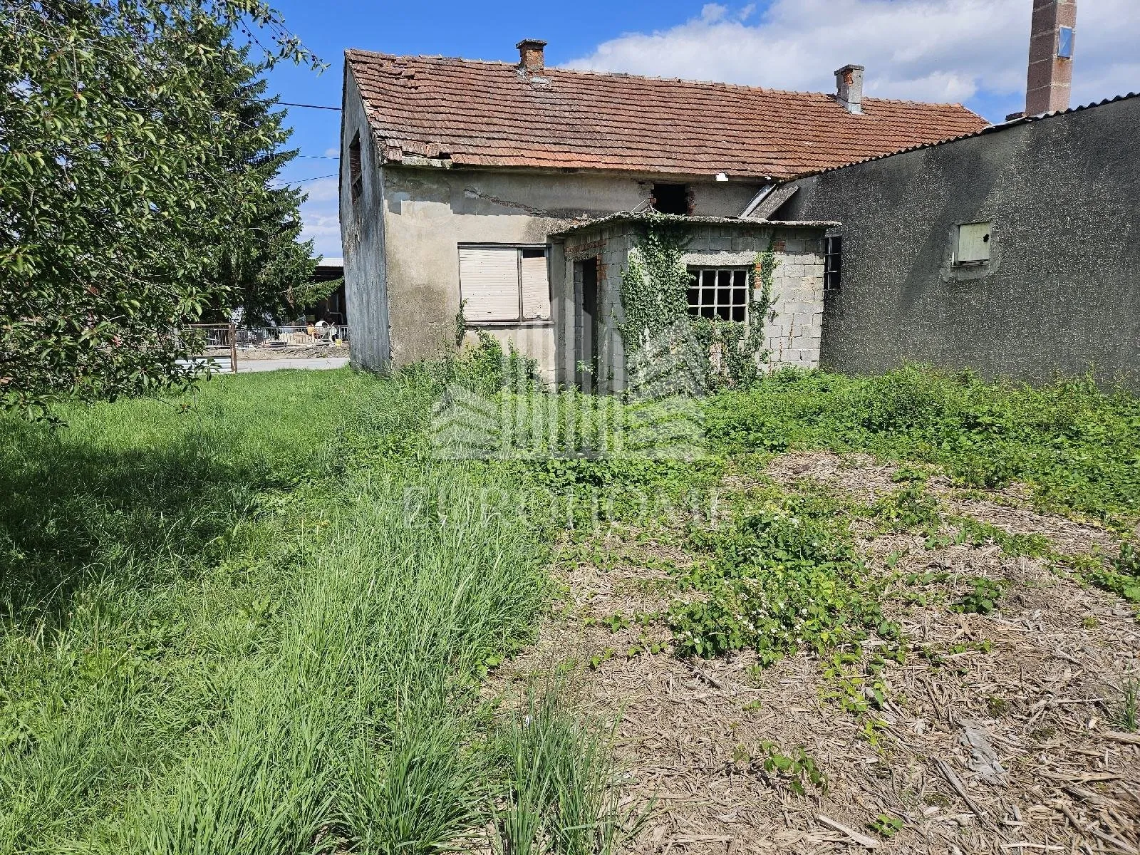 prodaje se zemljište 1,510m2 sa kućom za rušenje - odra - - slika 5