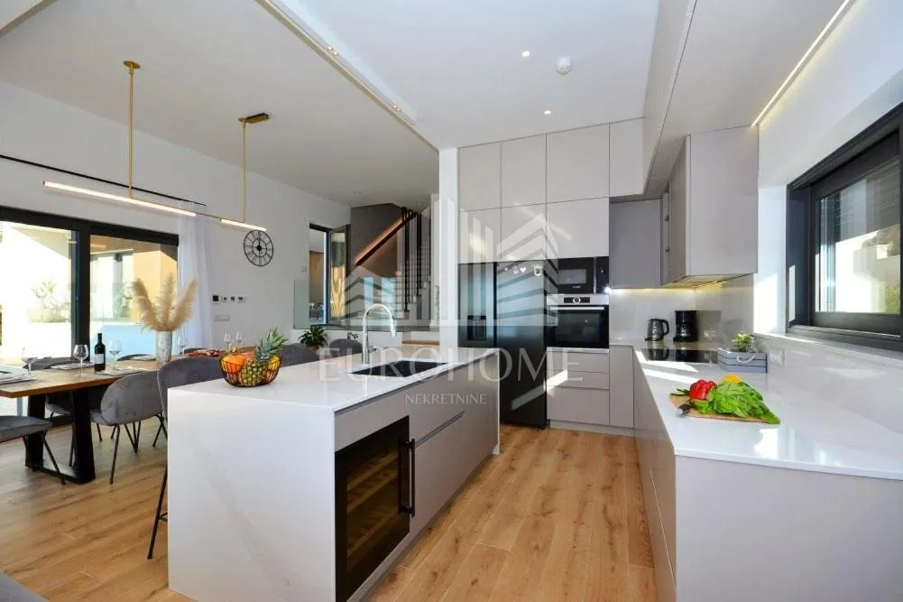 split, moderna villa, panoramski pogled, 223m2 - slika 8