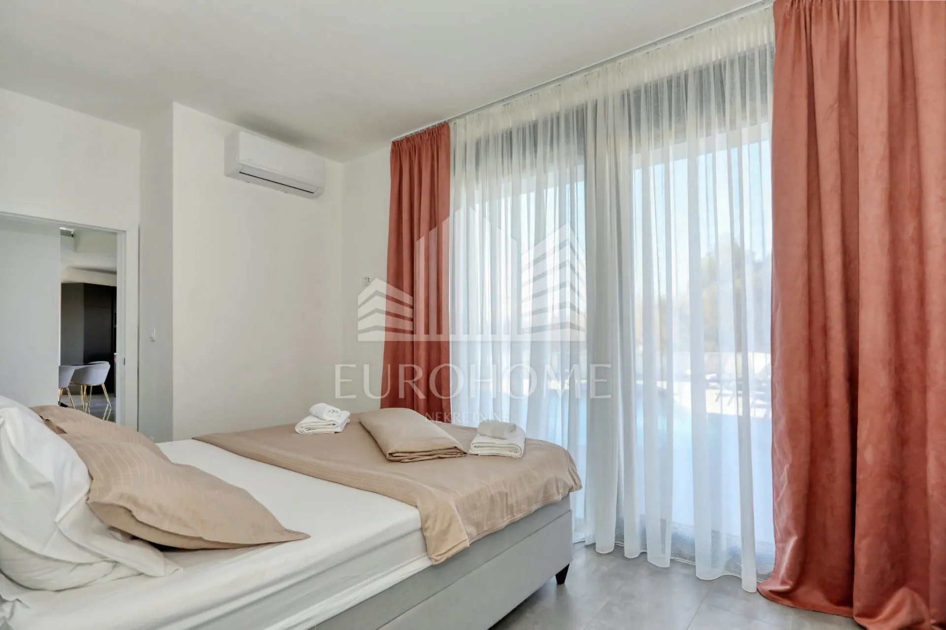 potpuno opremljena vila, privlaka (464 m2) - slika 31