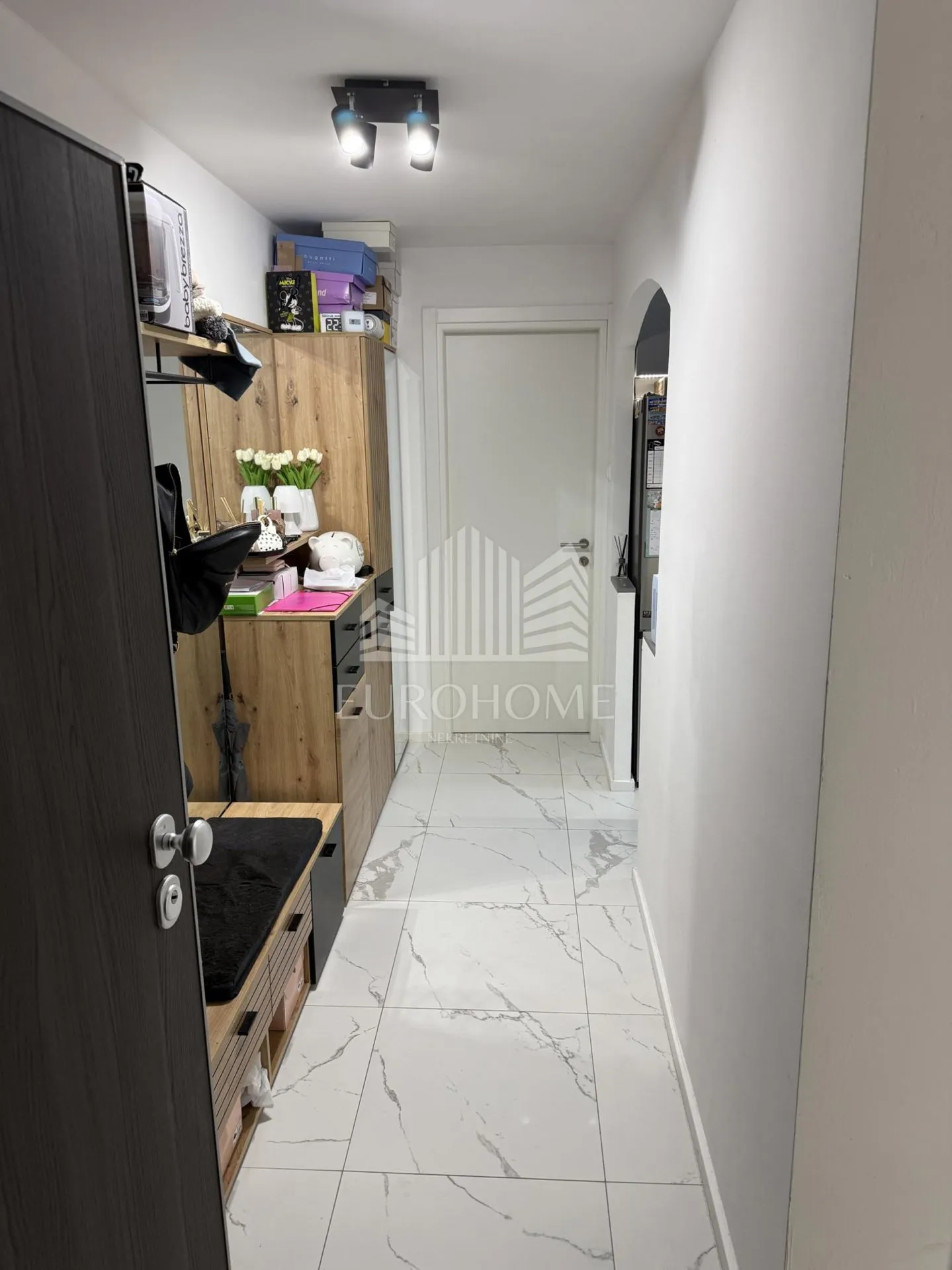 velika gorica 2-sobni stan 67m2 - slika 2