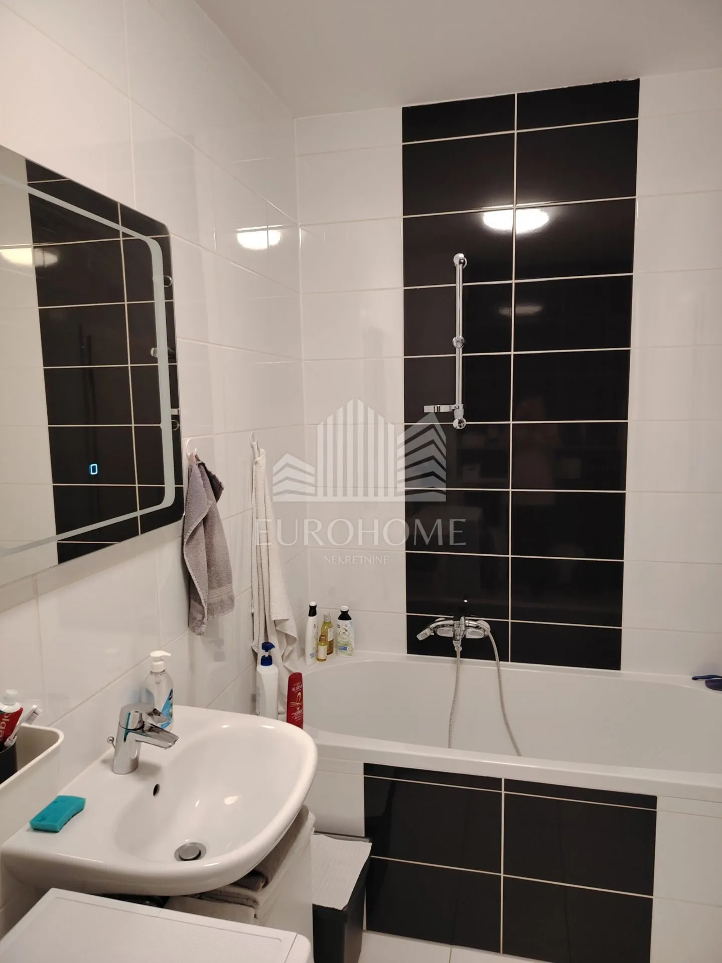 3s stan 73,22m2, parkirno mjesto, prečko, trešnjevka jug - slika 12