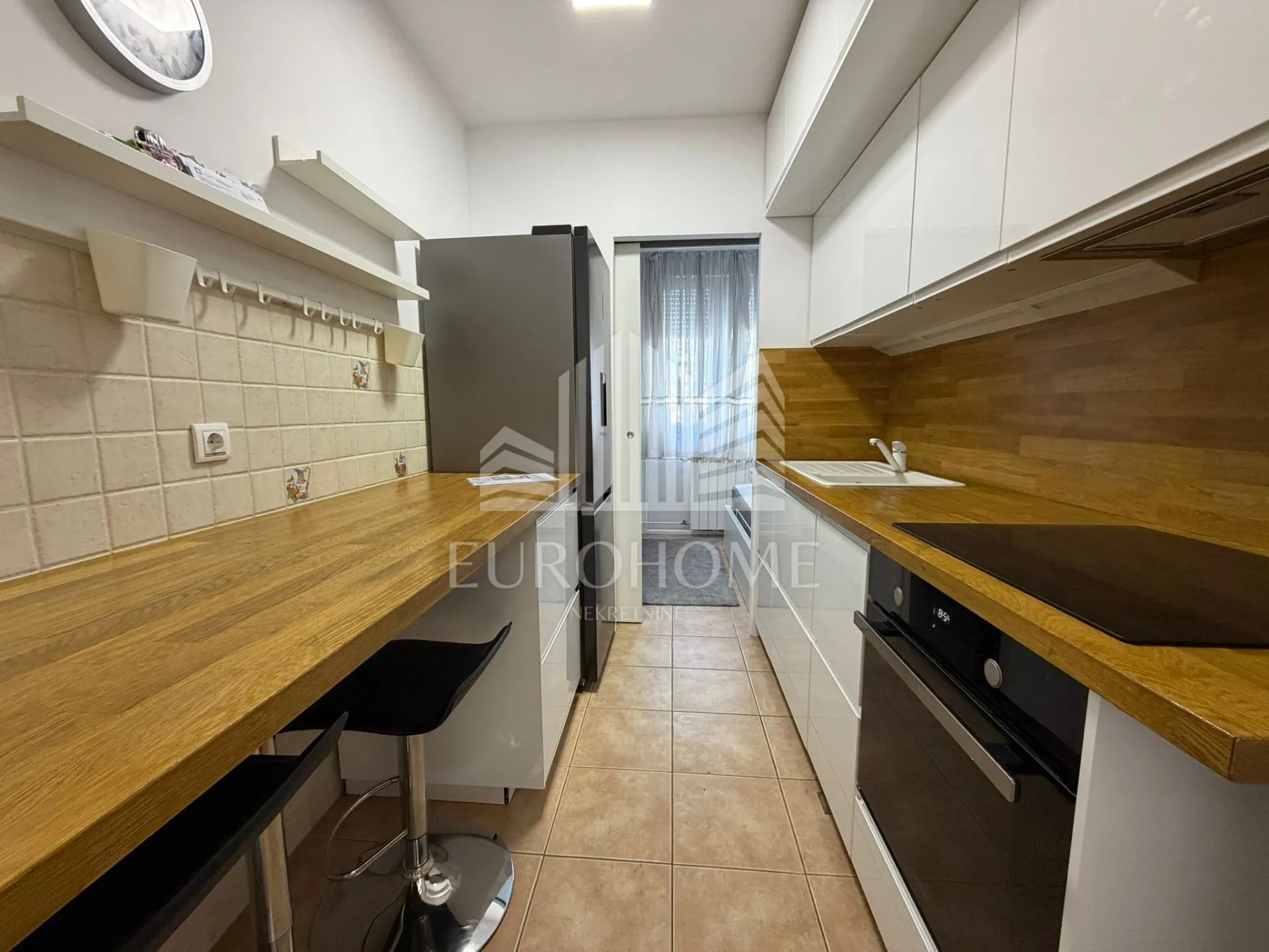 stan sa odvojenom spavaćom sobom 40m2 - knežija - - slika 3