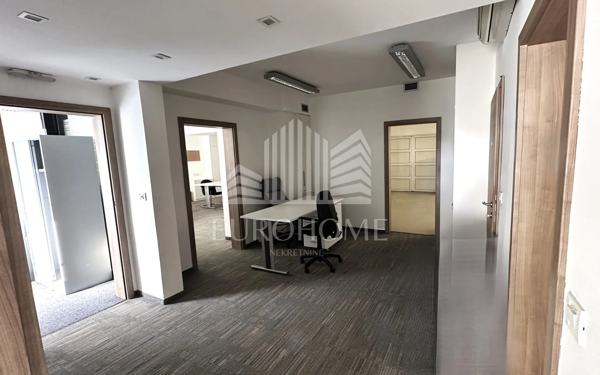 sniženo!!atraktivan poslovni prostor 311,44 m2,jaruščica - slika 16