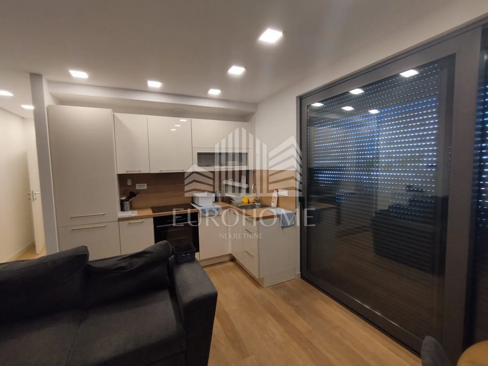 BORIK, ZADAR, Dugoročan najam dvosoban stan u prizemlju, 70m2
