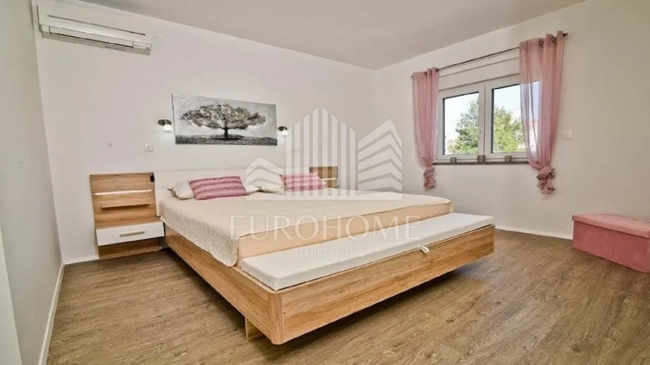 zadar, diklo, dugoročan najam 3 kata, 250m2 - slika 15