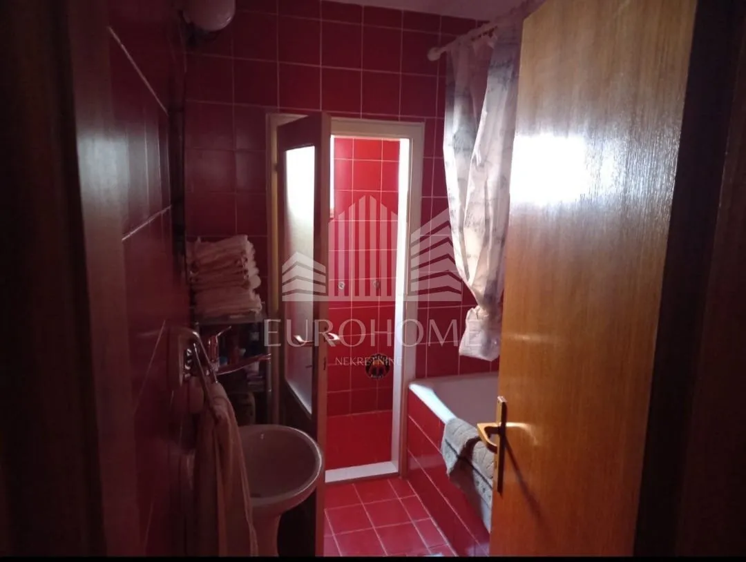 starigrad, kuća katnica,tri etaže, 50m od mora - slika 7