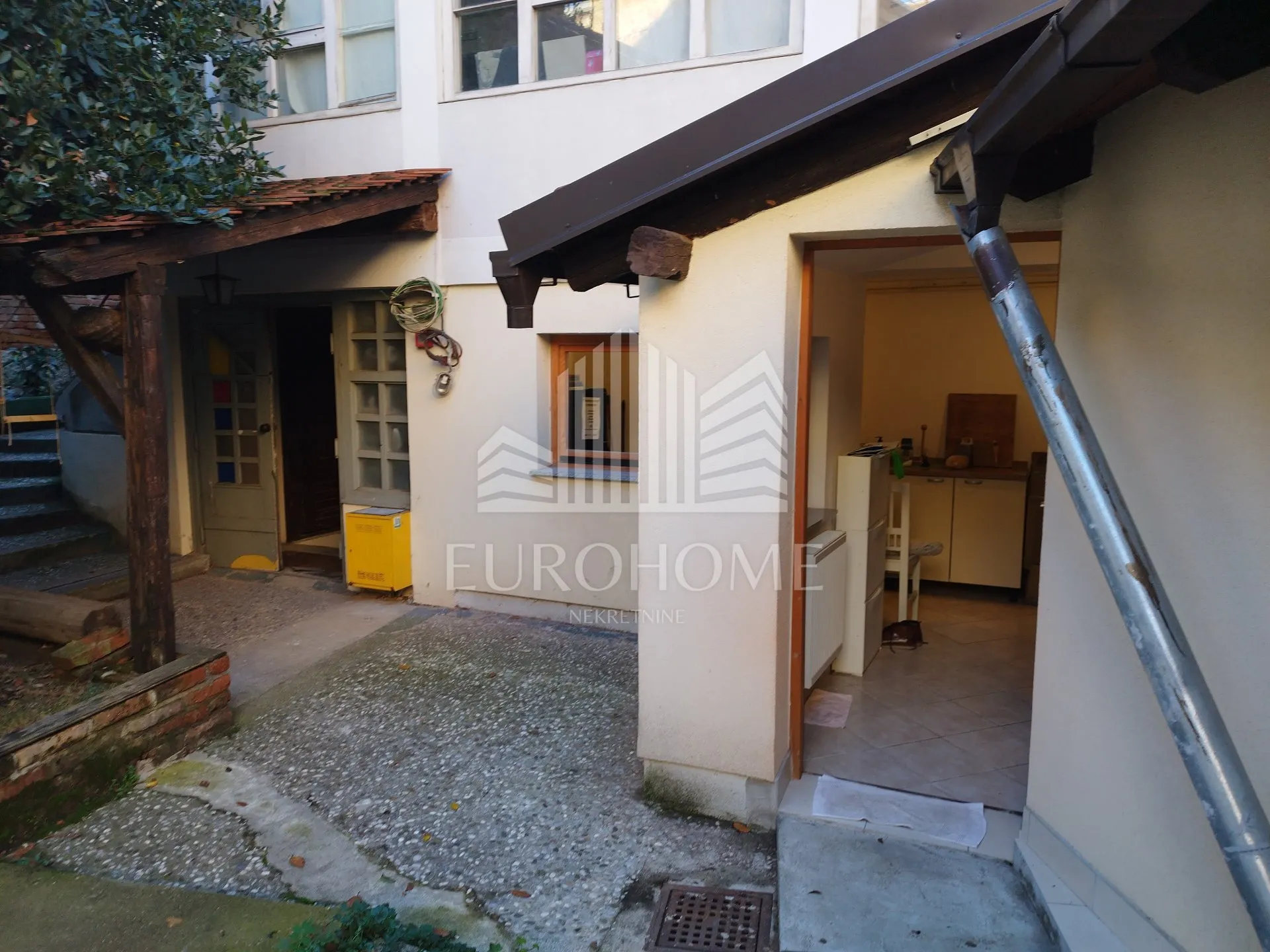 stan 35m2, veliki podrumski prostor75m2 u novoj vesi(medveščak) - slika 6
