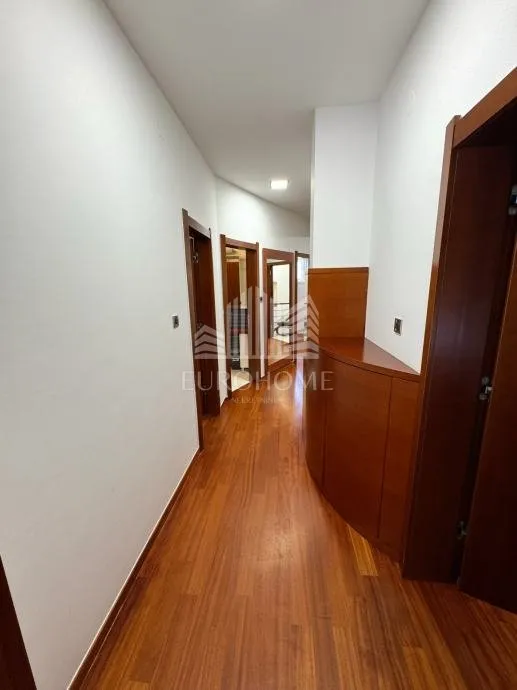 premium stan s 200 m² privatnog vrta – remete, zagreb - slika 6
