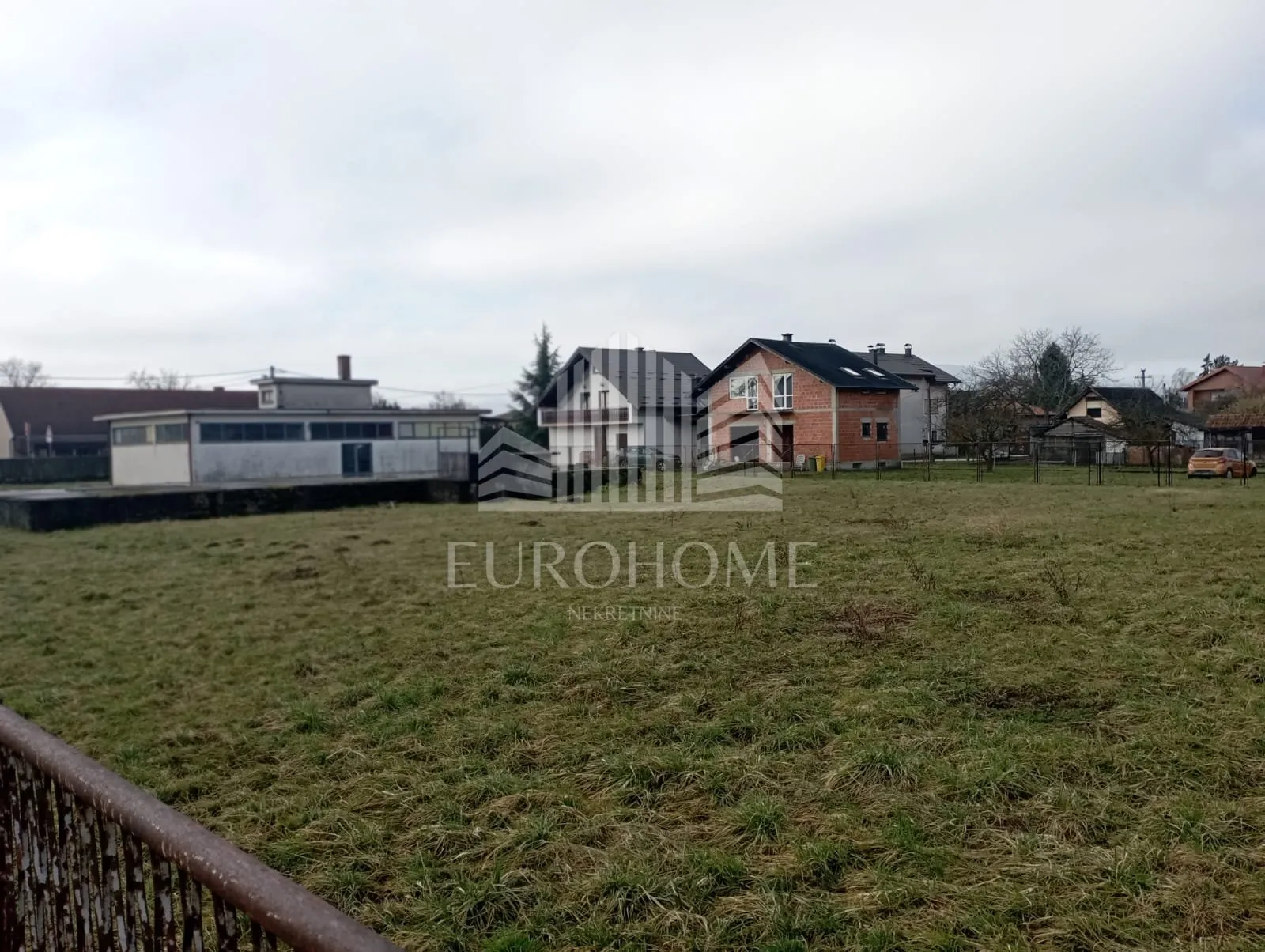 građevinsko zemljište 2500 m2 gbp, laduč-centar - slika 11