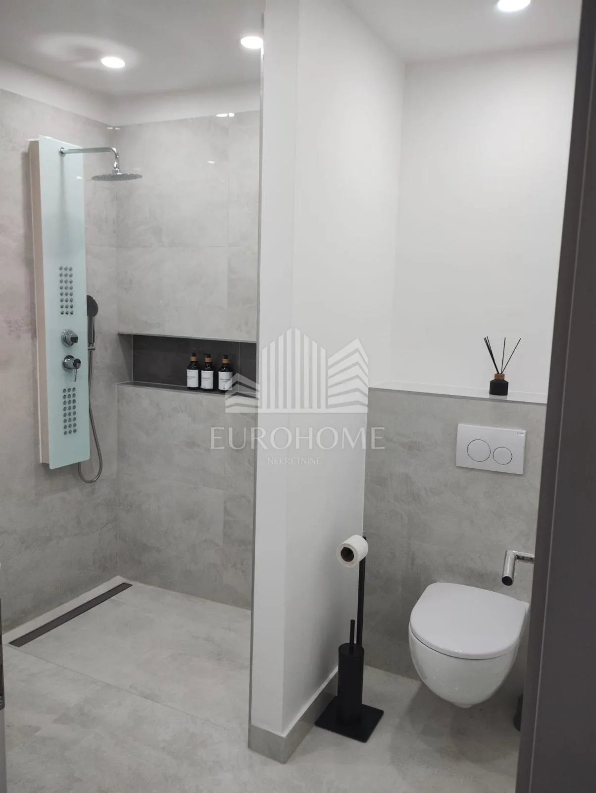 privlaka- kuća katnica 70m od mora, 2 apartmana - slika 6