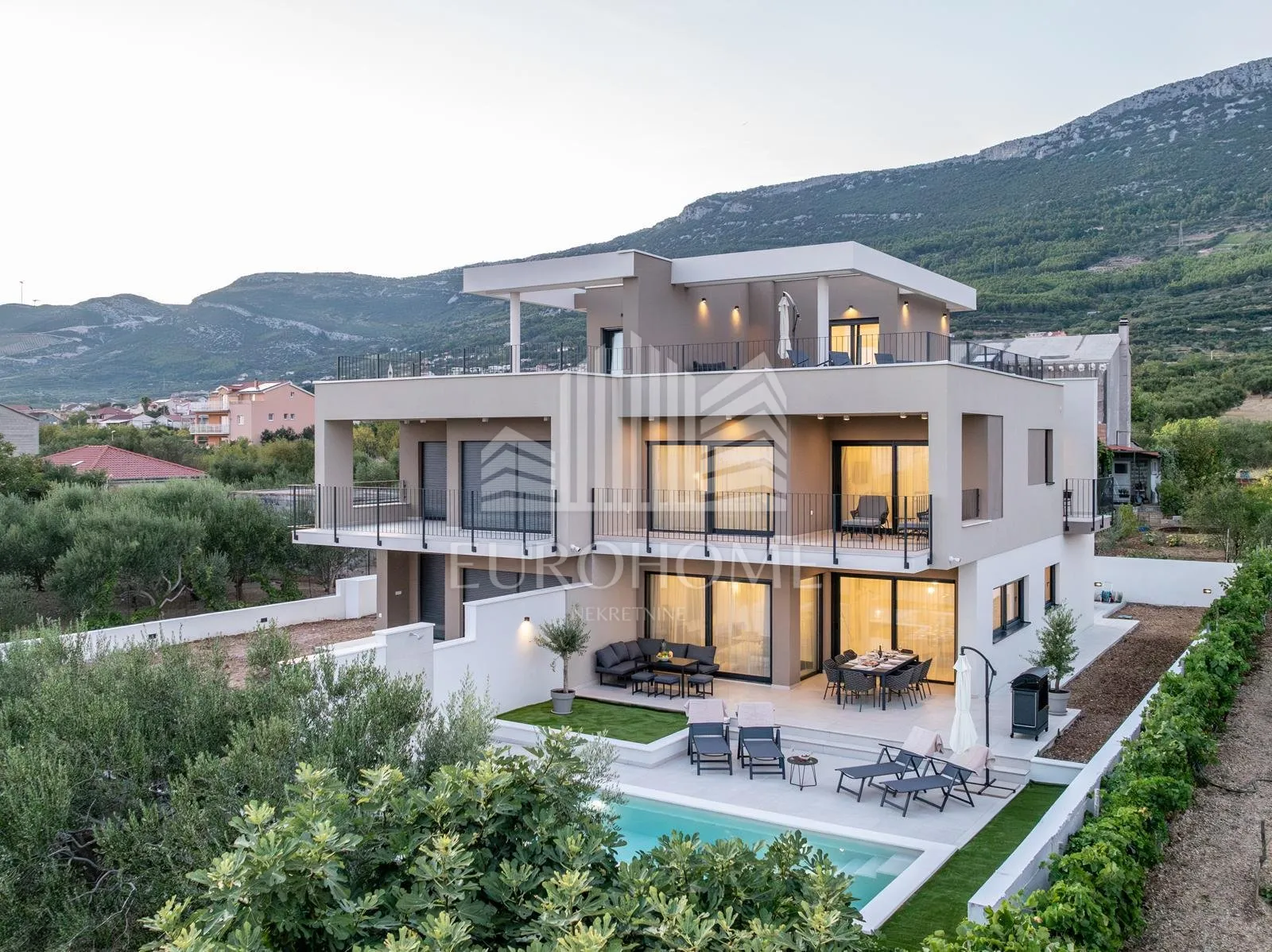 split, luxury villa, for 6 months or one year rent - slika 40