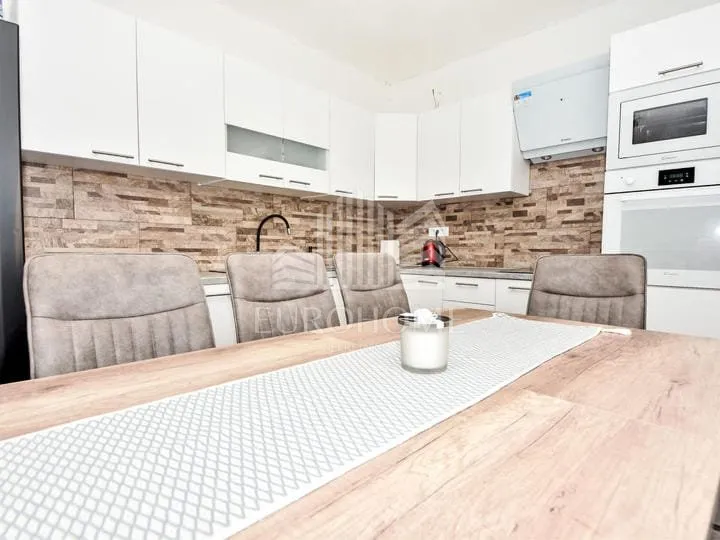 luksuzna novogradnja od 180 m2 sa bazenom - slika 14