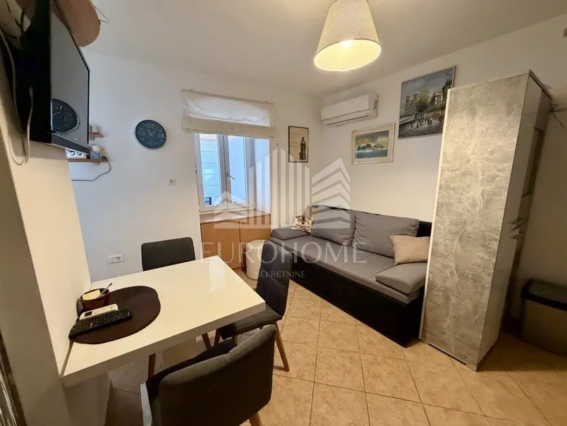 ika – 50 m², 80 m od mora + terasa i parking - slika 10