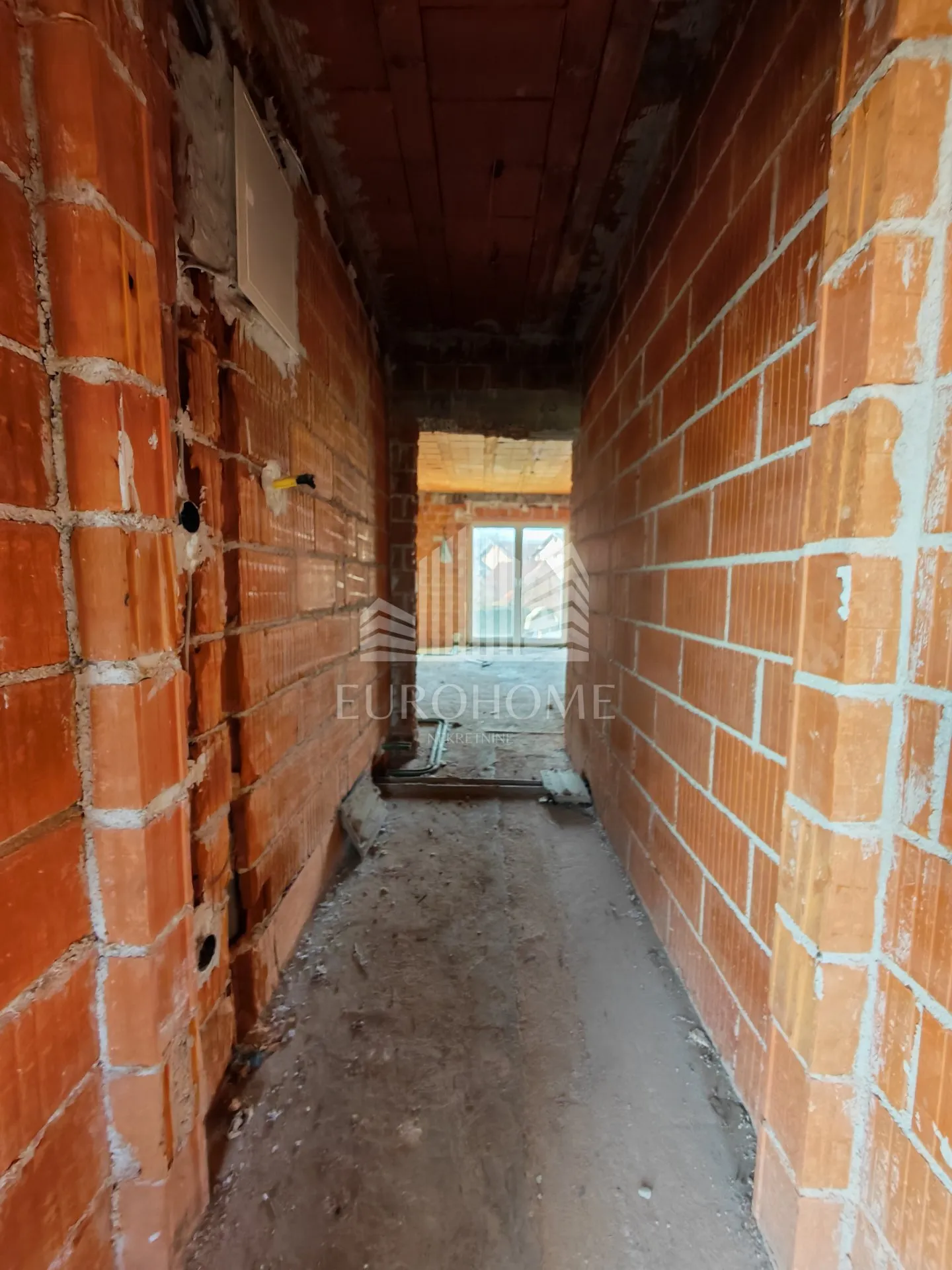 kuća 300m2 - 3 stana - oporovec - slika 4