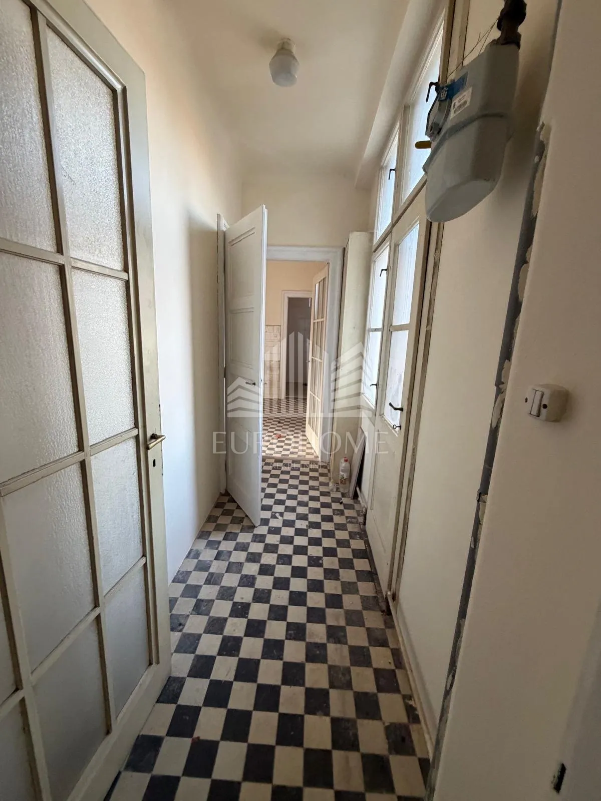 najam za radnike(max70) zgrada 7 stanova,medveščak, 19 €/m2 - slika 17