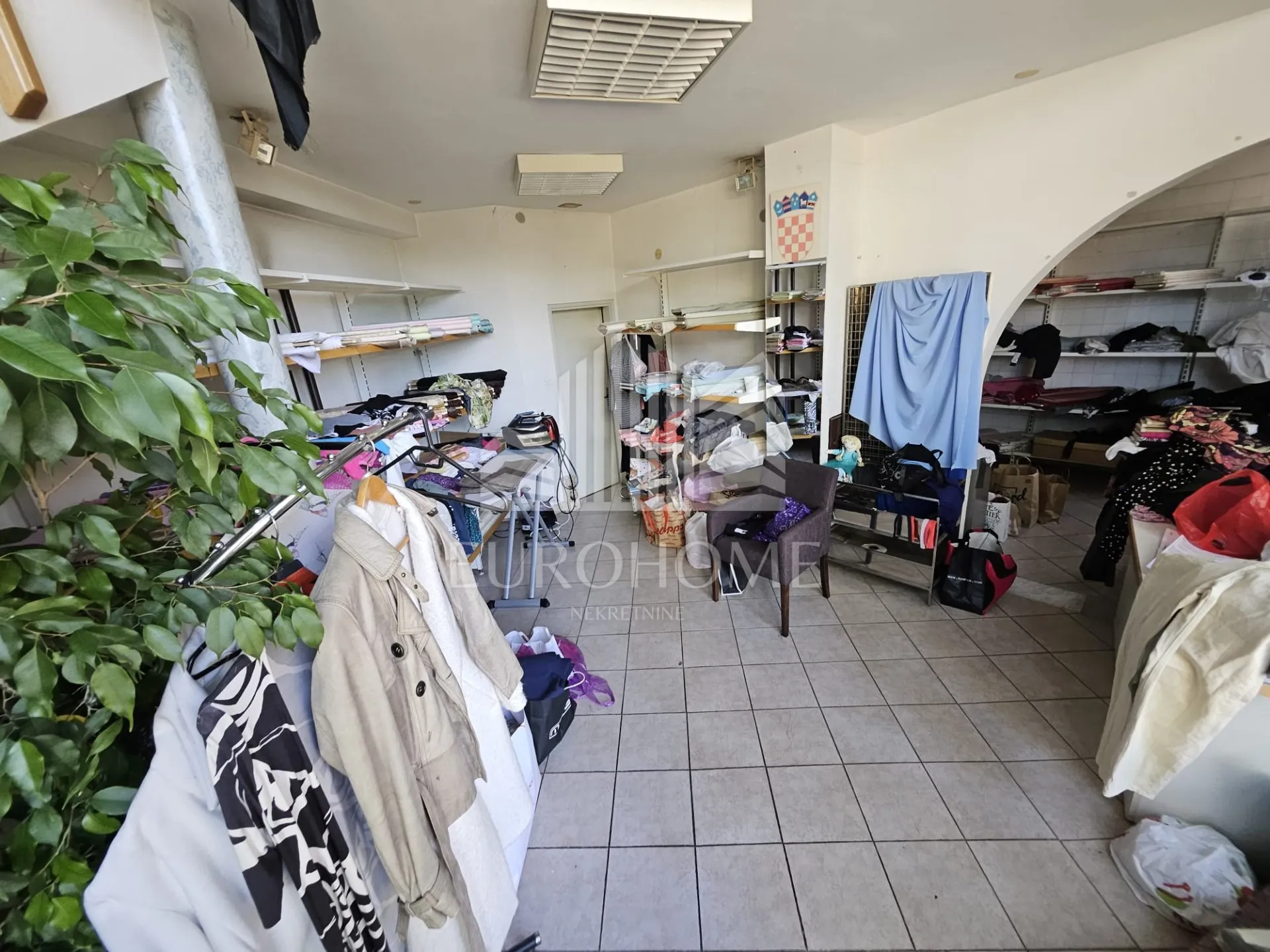 prilika! poslovni prostor u prizemlju, petrići, 57m2+galerija! - slika 2