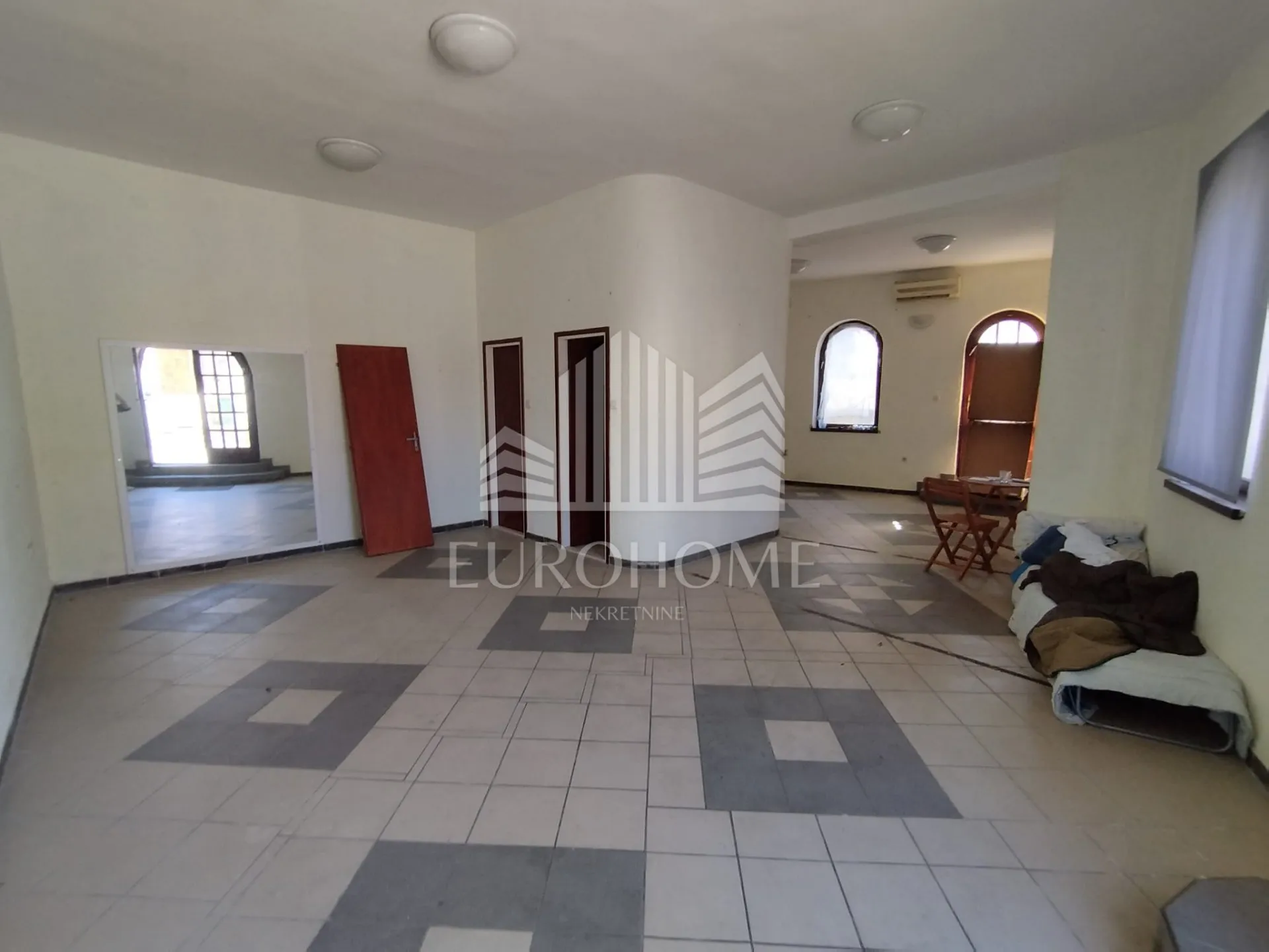 šibenik, crnica atraktivni poslovni prostor 68m2 - slika 3
