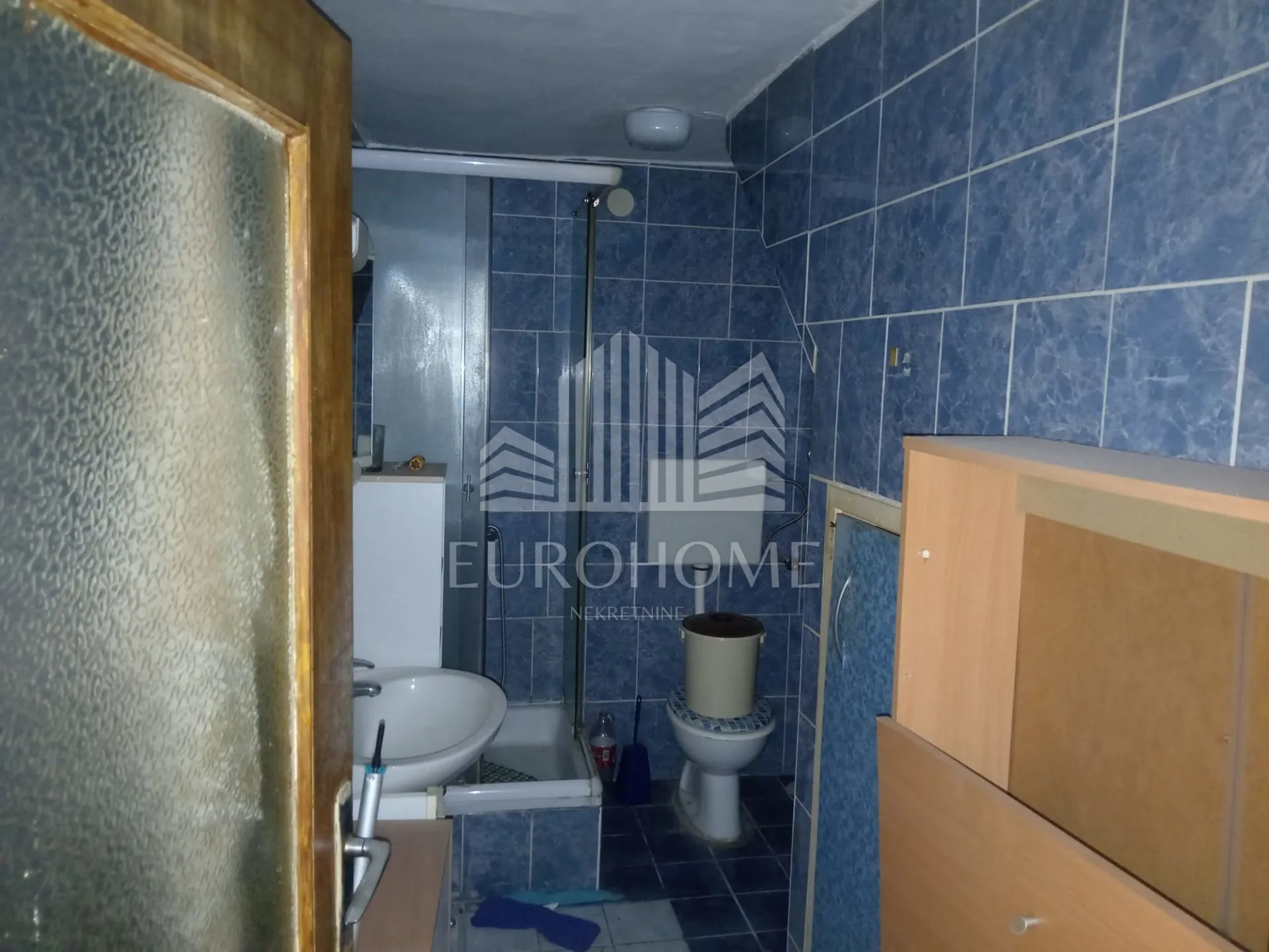 3- sobna kuća u centru, odlična lokacija - pag - slika 9