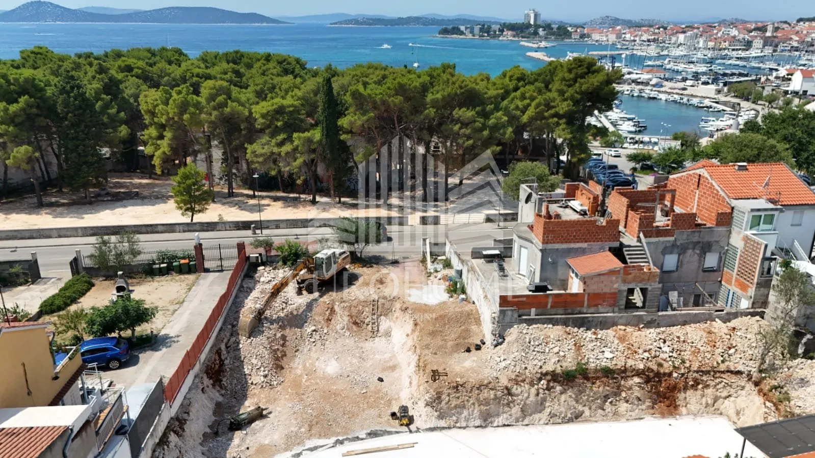 vodice, luksuzni stan uz plažu s5, top lokacija, garaža, 119m2 - slika 14