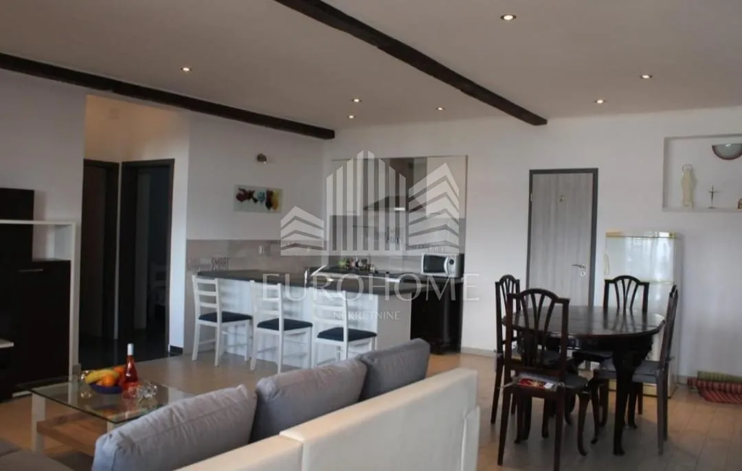 maslenica-kuća s 4apartmana+ugos.objekt,1. red do mora,550m2 - slika 2