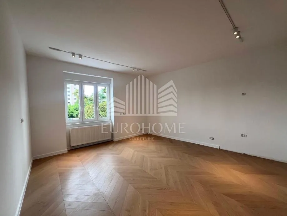 potpuno adaptiran dizajnerski 2-sobni stan | donji grad | balkon | 47 m² - slika 4