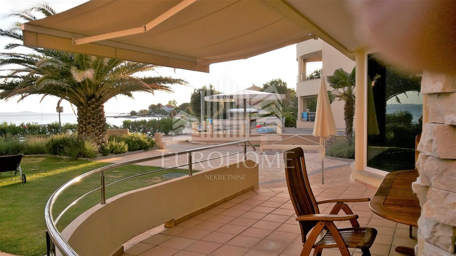 privlaka, apartman prvi red do mora, vrt, garaža 16m2 - slika 10
