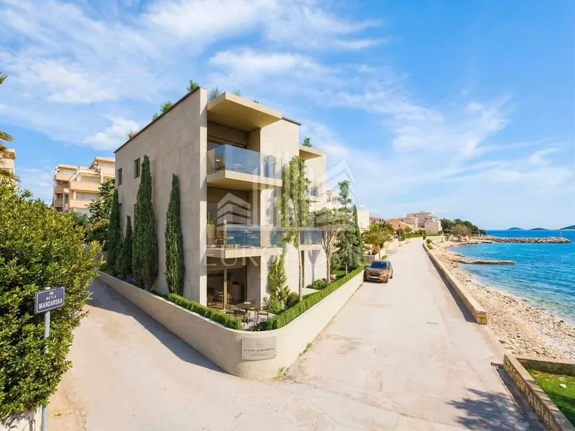 mandre | 68,89 m² | stan s privatnim vrtom | prvi red do mora - slika 6