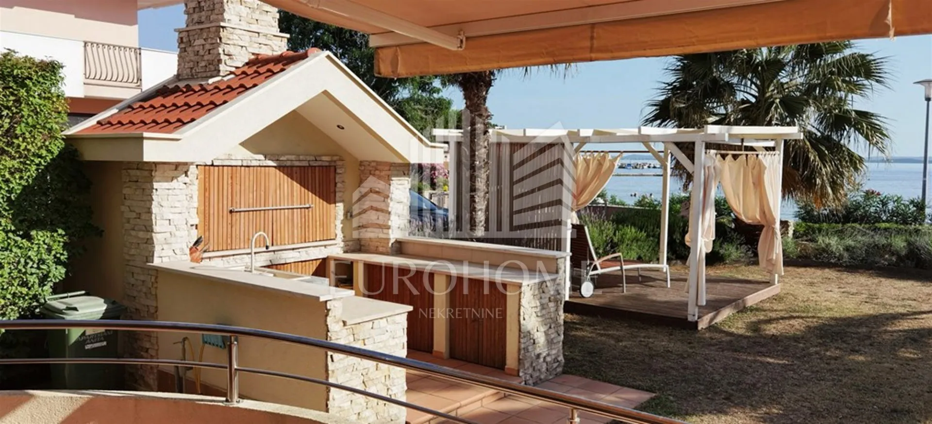 privlaka, apartman prvi red do mora, vrt, garaža 16m2 - slika 11