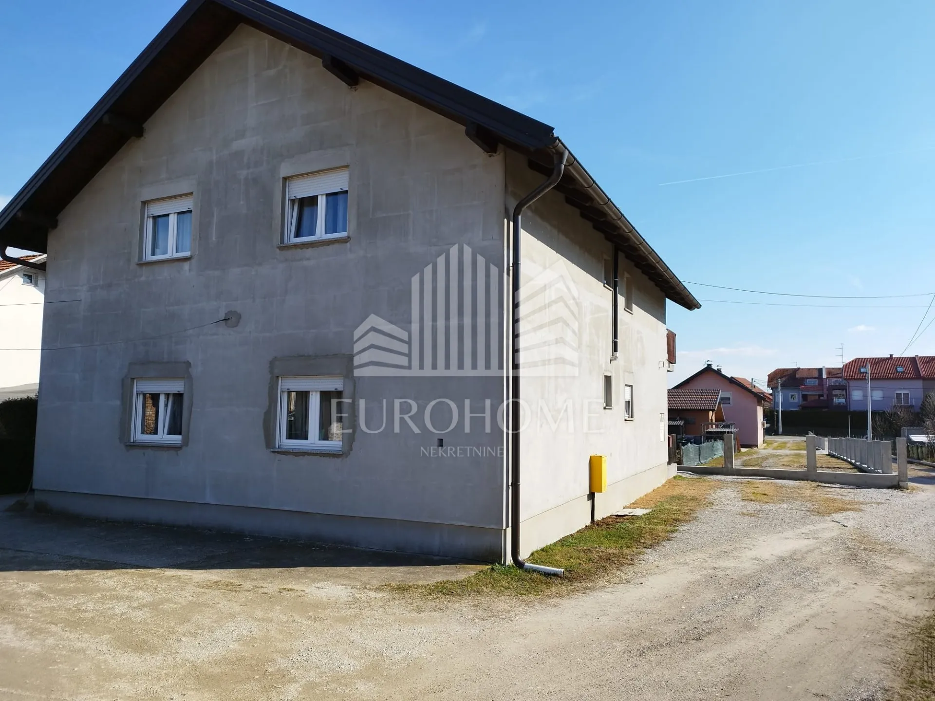 kuća sa dva stana svaki 100 m2, okućnica 700 m2, klara - slika 2